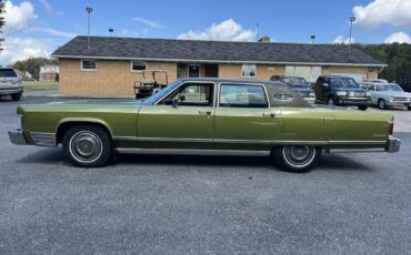 Lincoln-continental-1975-green-4