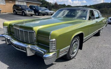 Lincoln-continental-1975-green-5