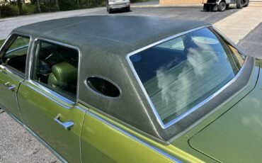 Lincoln-continental-1975-green-7