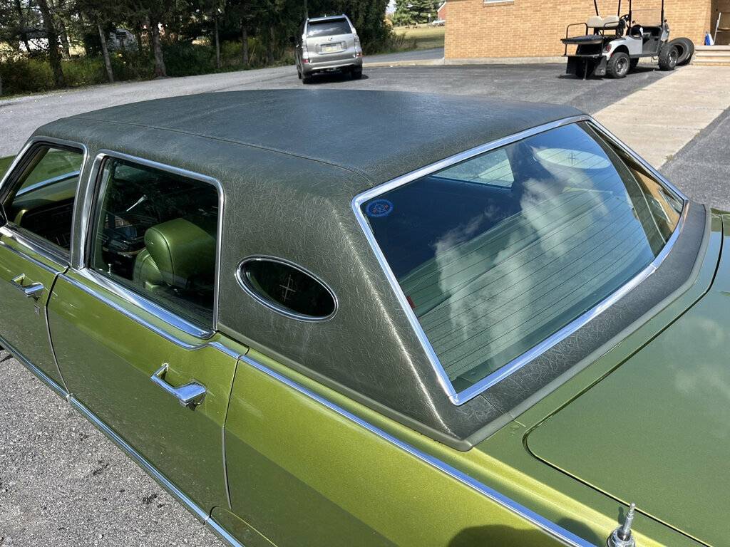 Lincoln-continental-1975-green-7