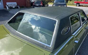 Lincoln-continental-1975-green-8