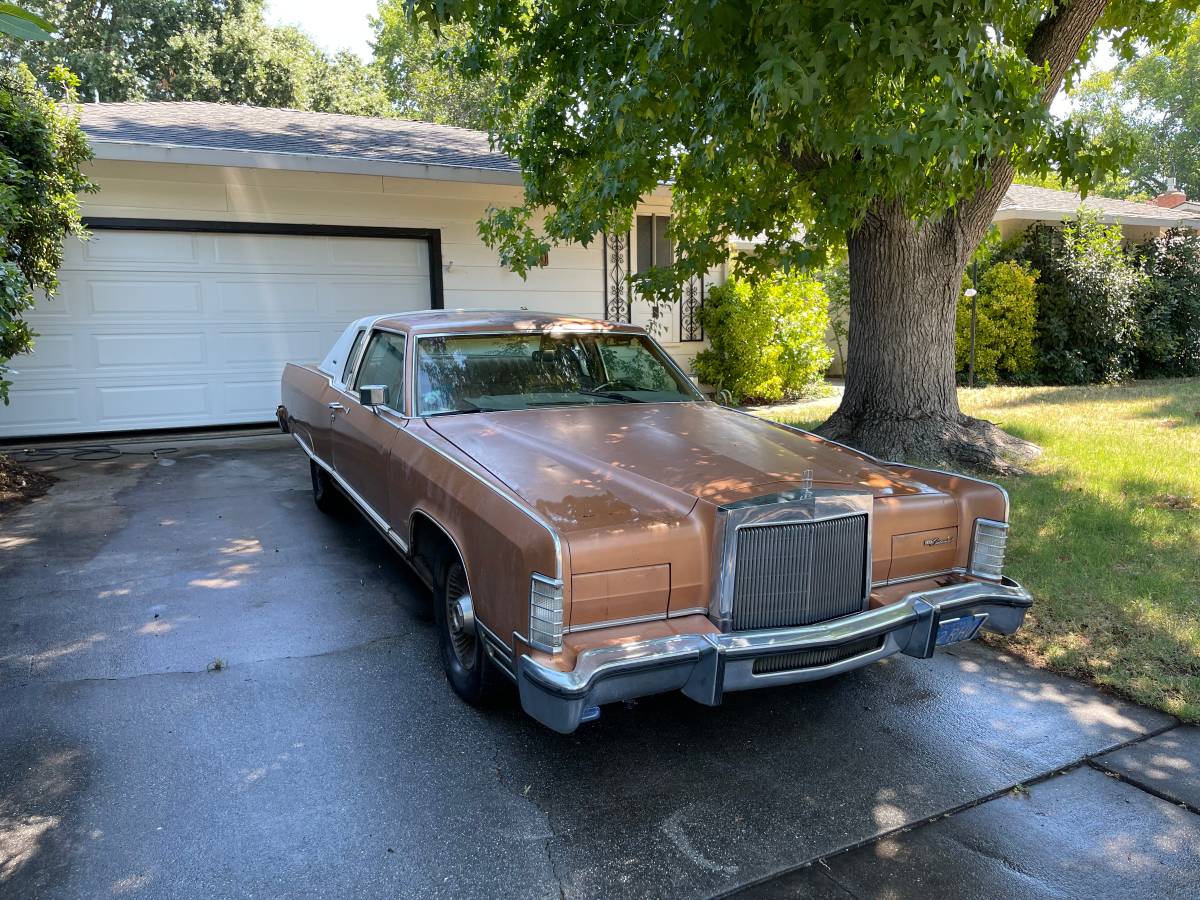 Lincoln-continental-1977-1