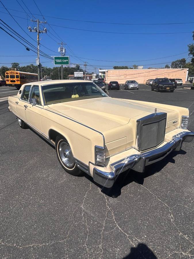 Lincoln-continental-1977-11