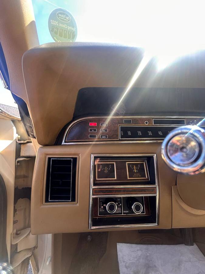 Lincoln-continental-1977-2
