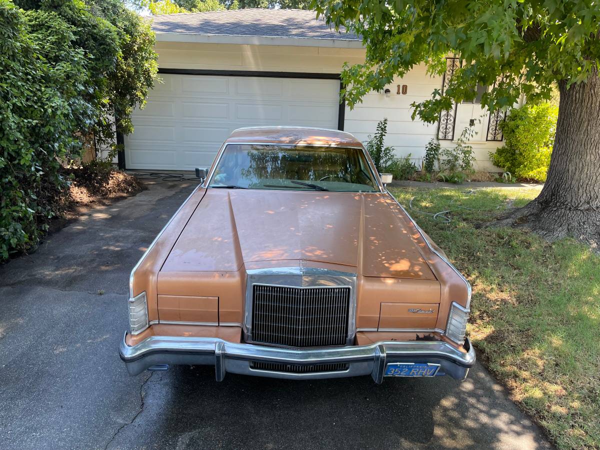 Lincoln-continental-1977-24