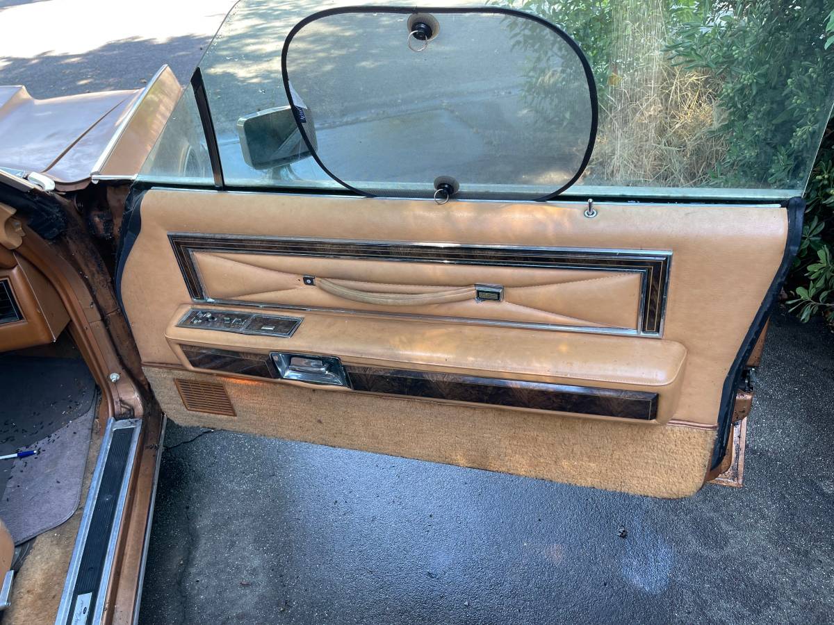 Lincoln-continental-1977-28
