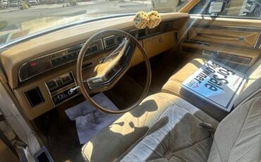 Lincoln-continental-1977-4