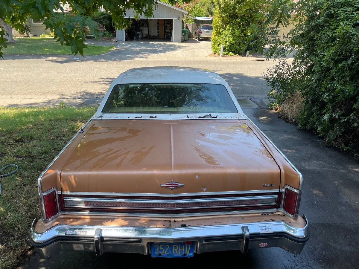Lincoln-continental-1977-40