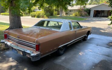 Lincoln-continental-1977-41