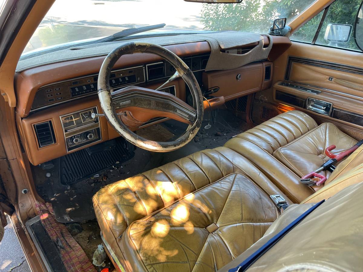 Lincoln-continental-1977-46