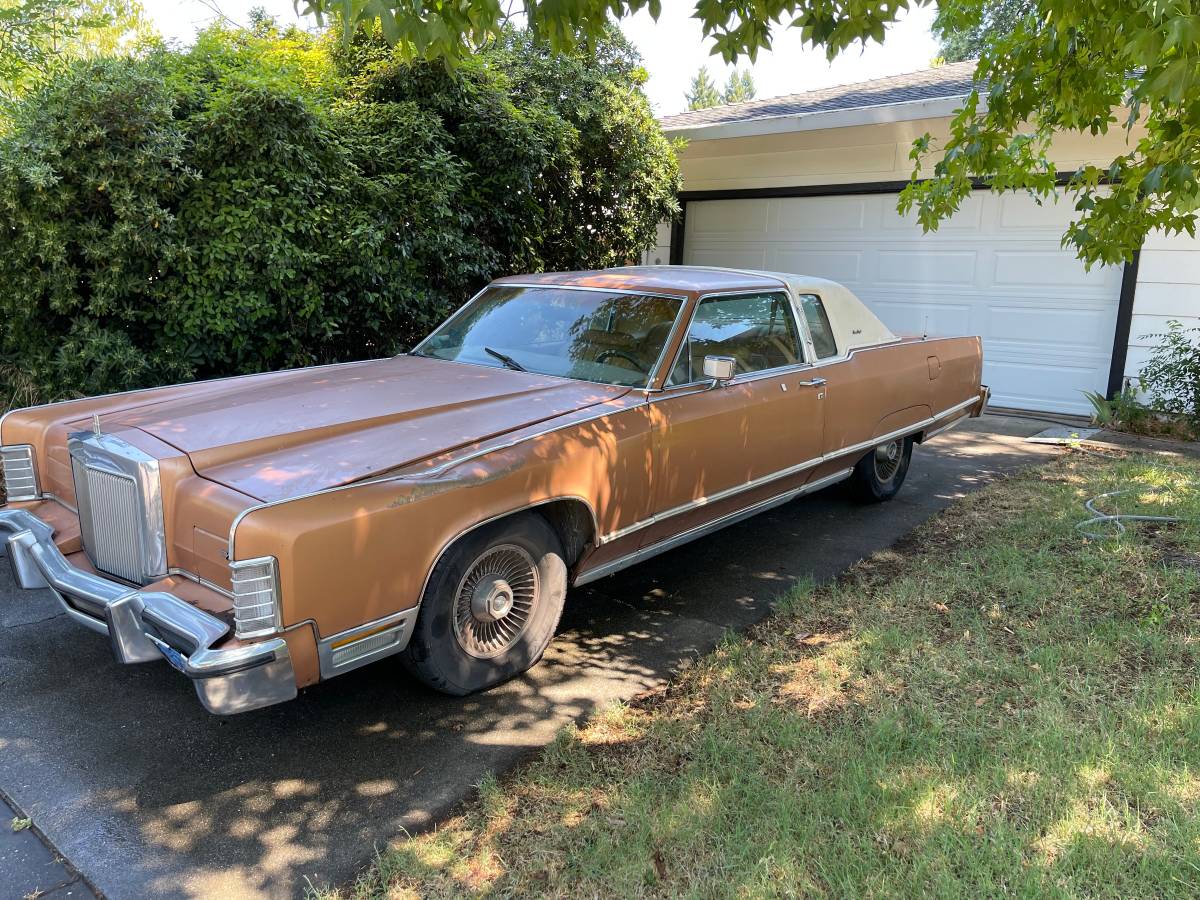 Lincoln-continental-1977-5