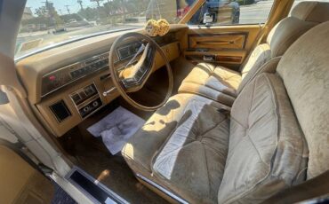 Lincoln-continental-1977-5