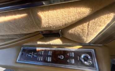 Lincoln-continental-1977-8
