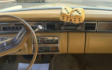 Lincoln-continental-1977-9
