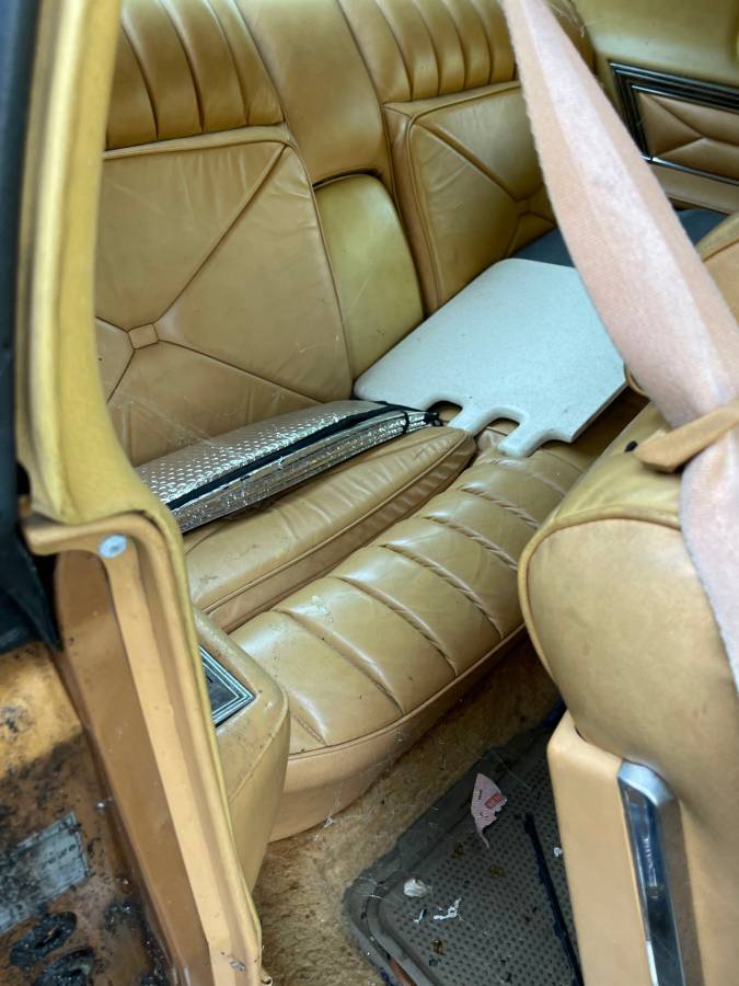 Lincoln-continental-1977-93