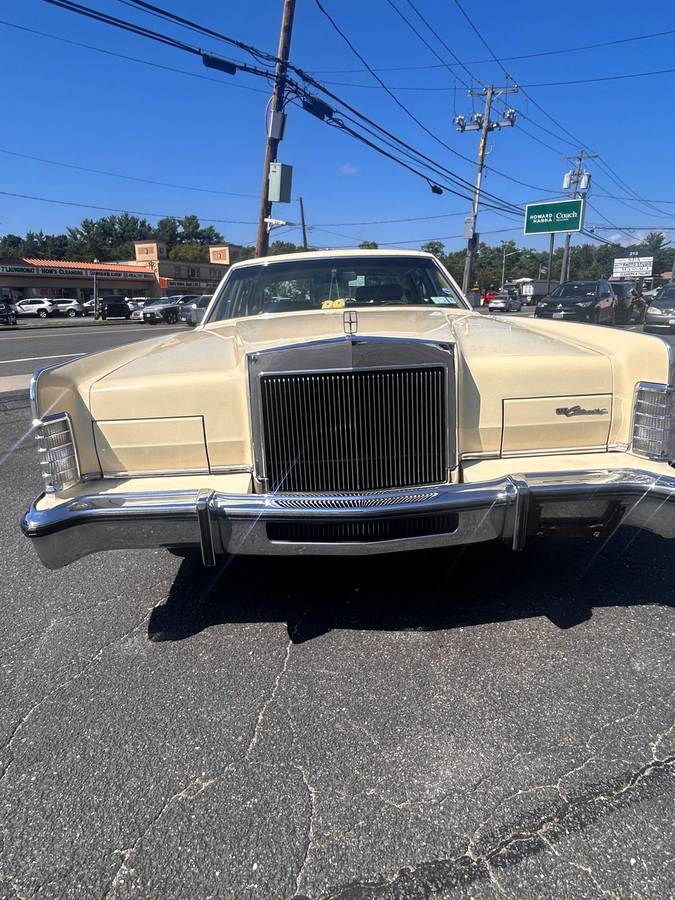 Lincoln-continental-1977