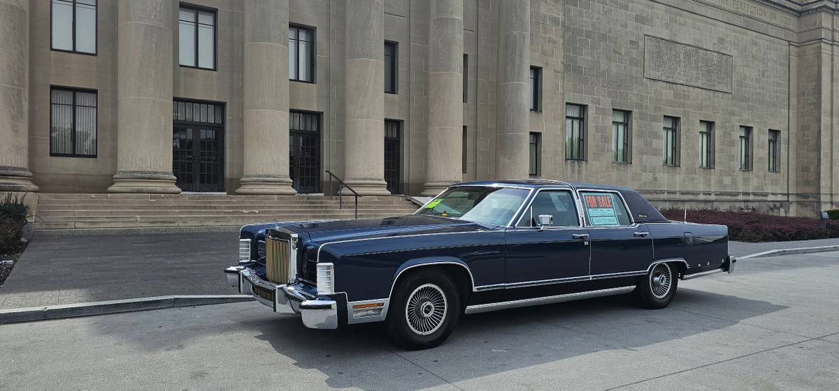 Lincoln-continental-1979-blue-1