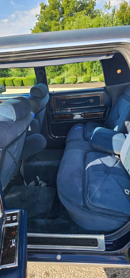 Lincoln-continental-1979-blue-10
