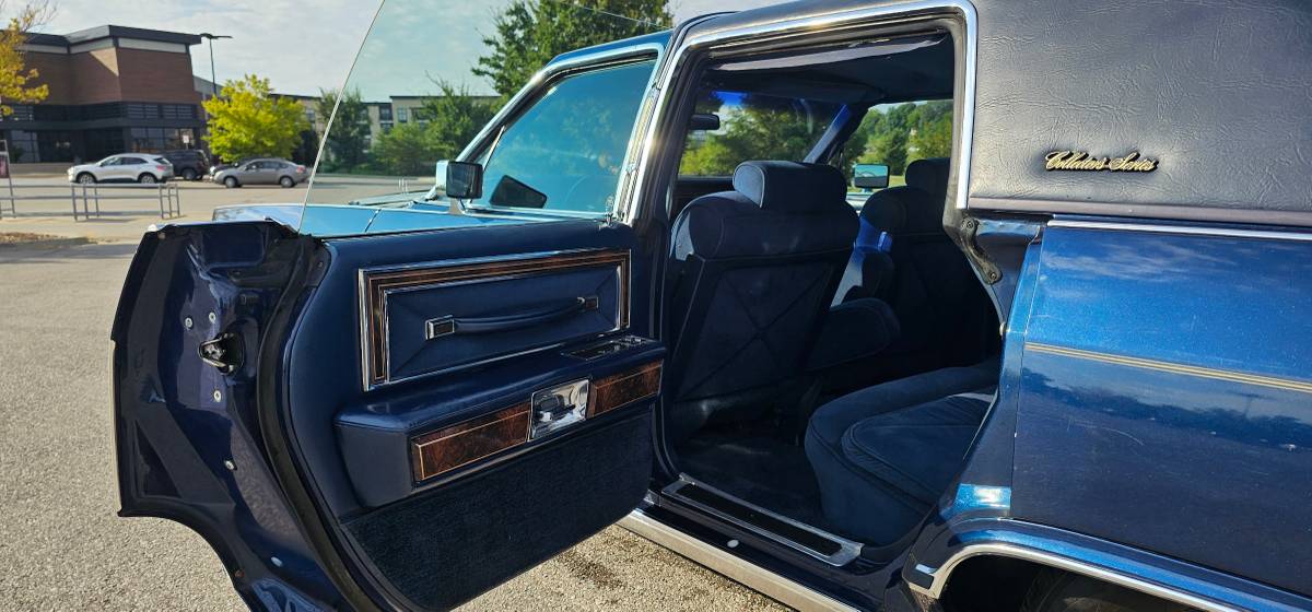 Lincoln-continental-1979-blue-12