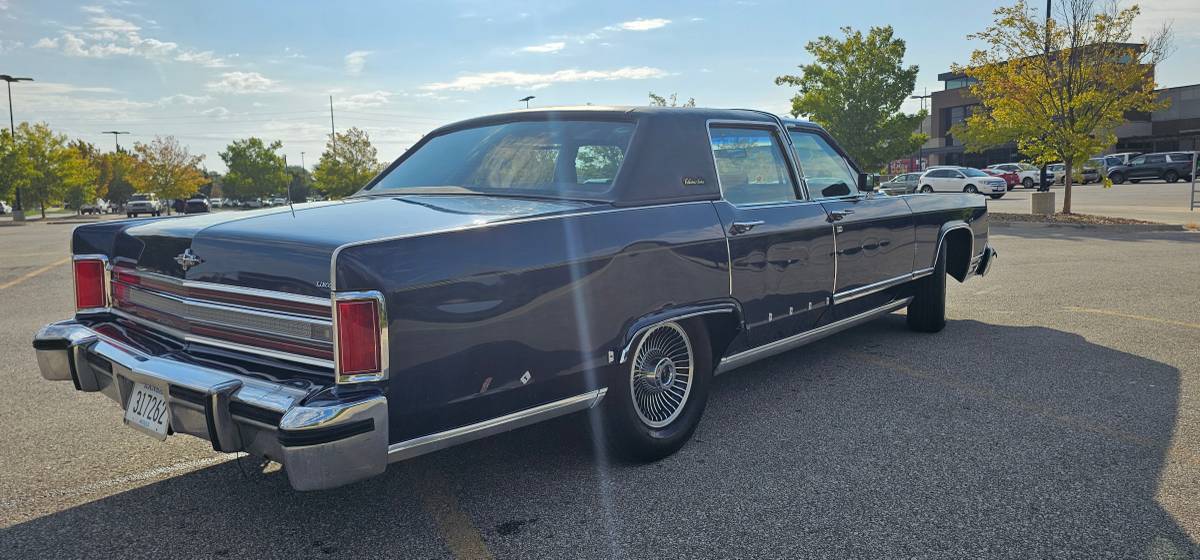 Lincoln-continental-1979-blue-14