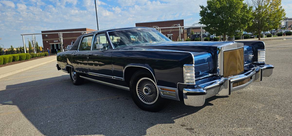 Lincoln-continental-1979-blue-15