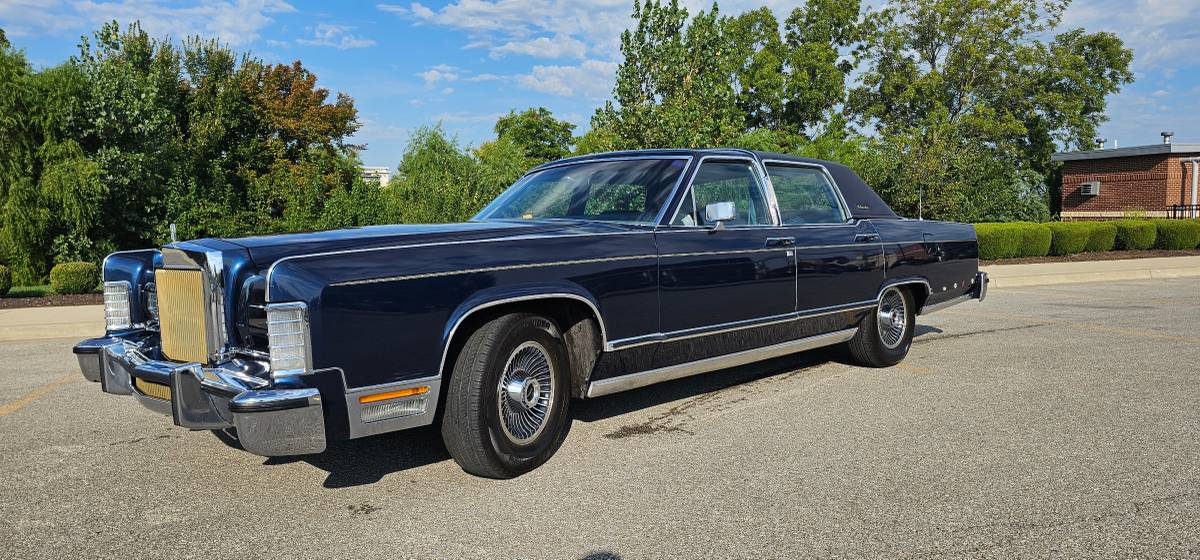 Lincoln-continental-1979-blue-17