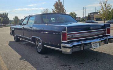Lincoln-continental-1979-blue-20
