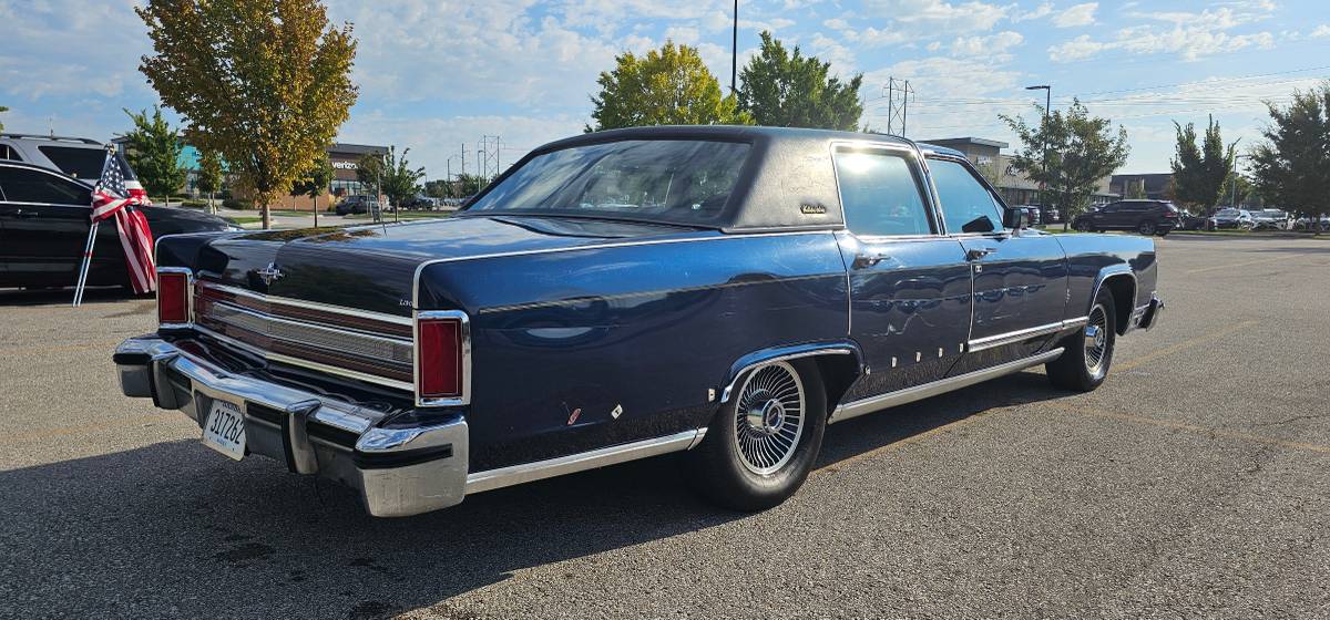 Lincoln-continental-1979-blue-21