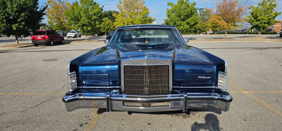 Lincoln-continental-1979-blue-22