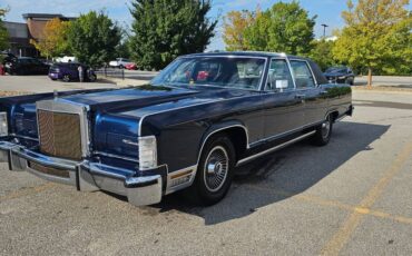 Lincoln-continental-1979-blue