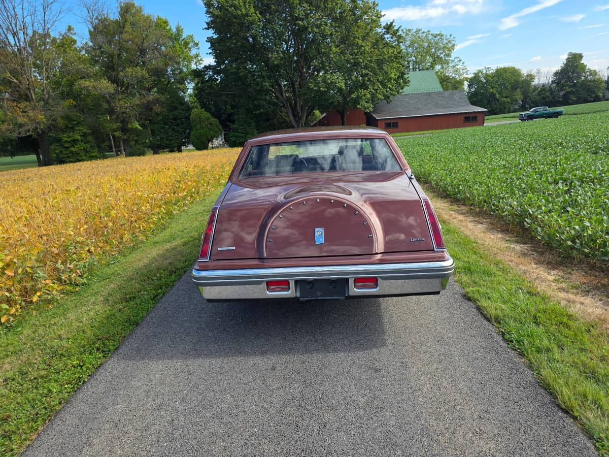 Lincoln-continental-1982-brown-1