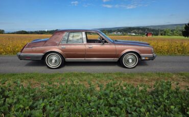 Lincoln-continental-1982-brown-13