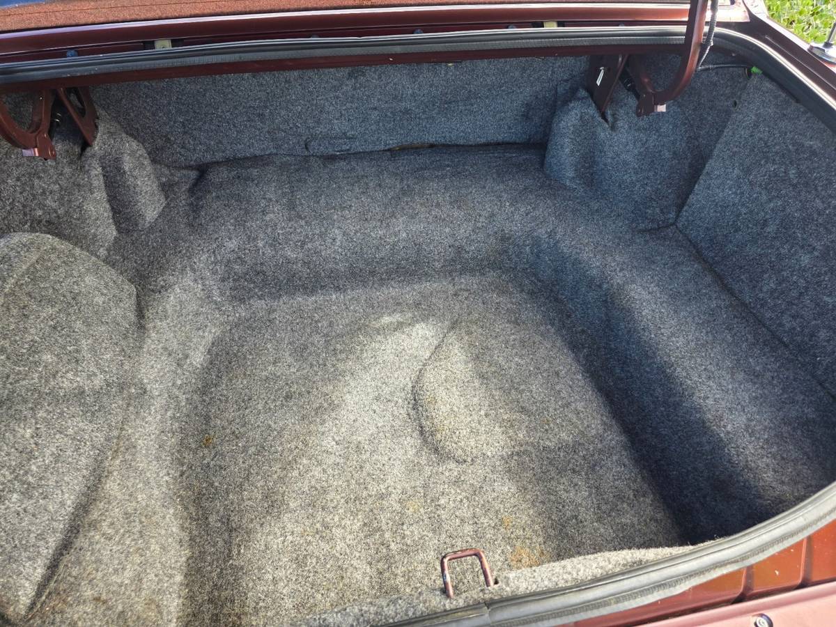 Lincoln-continental-1982-brown-15