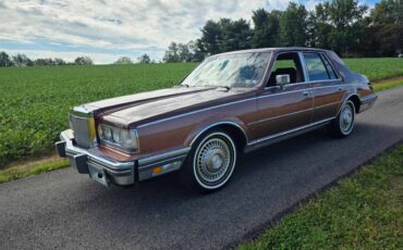 Lincoln-continental-1982-brown