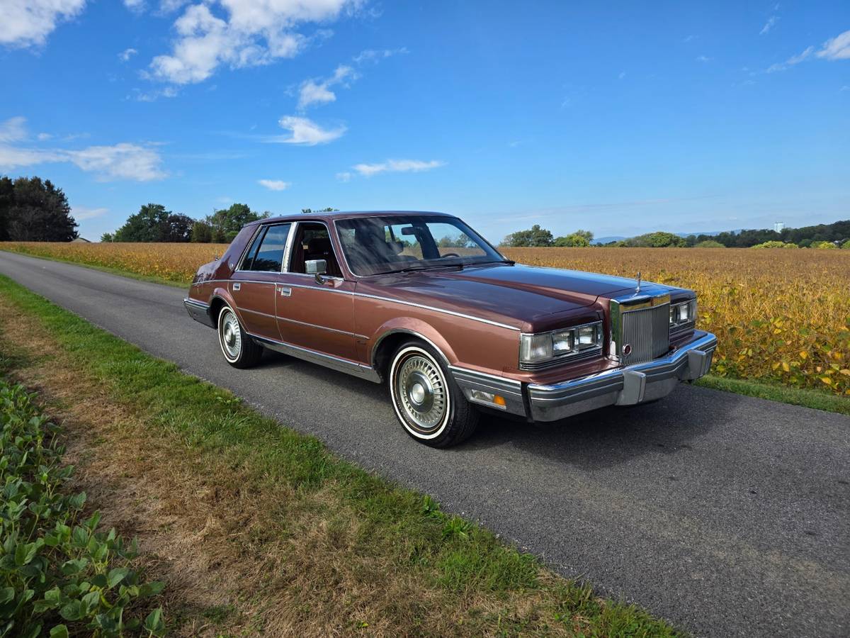 Lincoln-continental-1982-brown-5