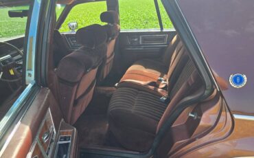 Lincoln-continental-1982-brown-8