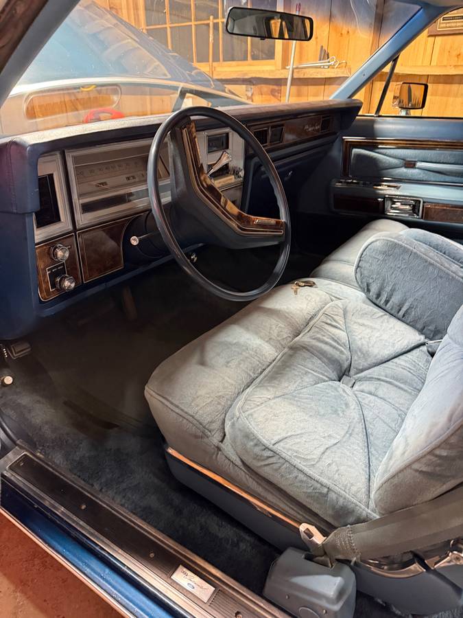 Lincoln-continental-coupe-1978-blue-10