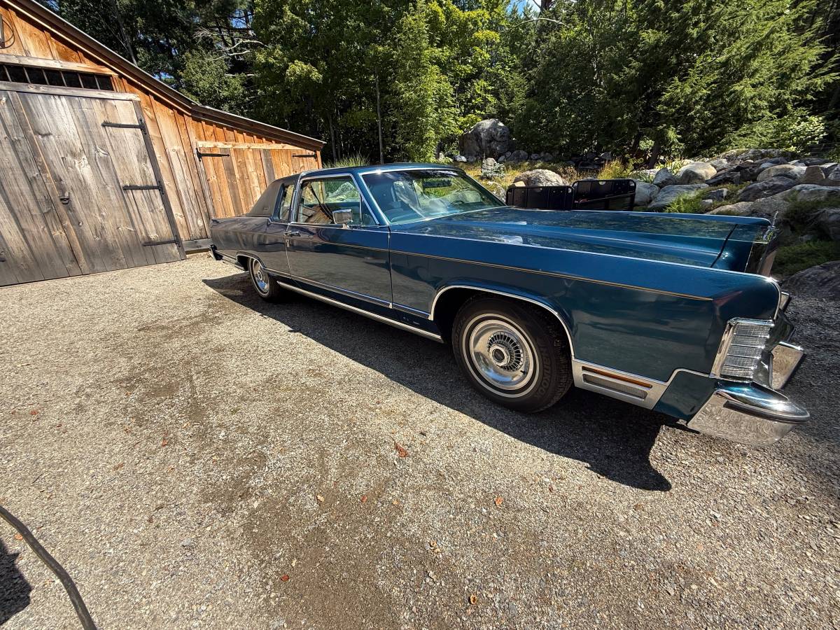 Lincoln-continental-coupe-1978-blue-2