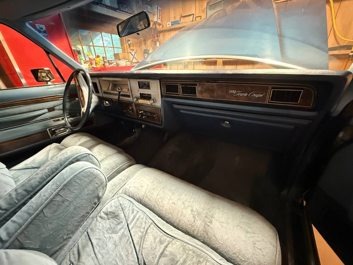 Lincoln-continental-coupe-1978-blue-4