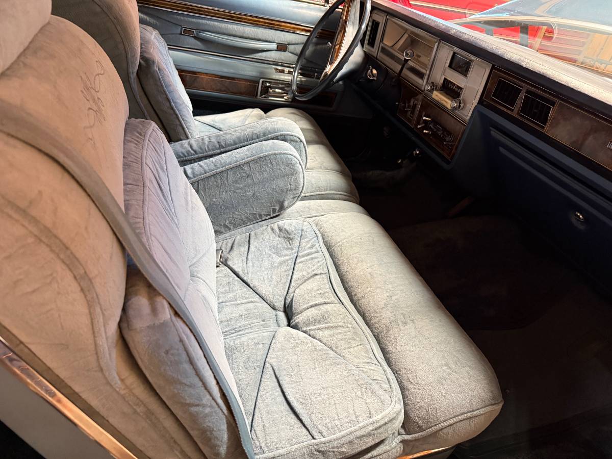 Lincoln-continental-coupe-1978-blue-5