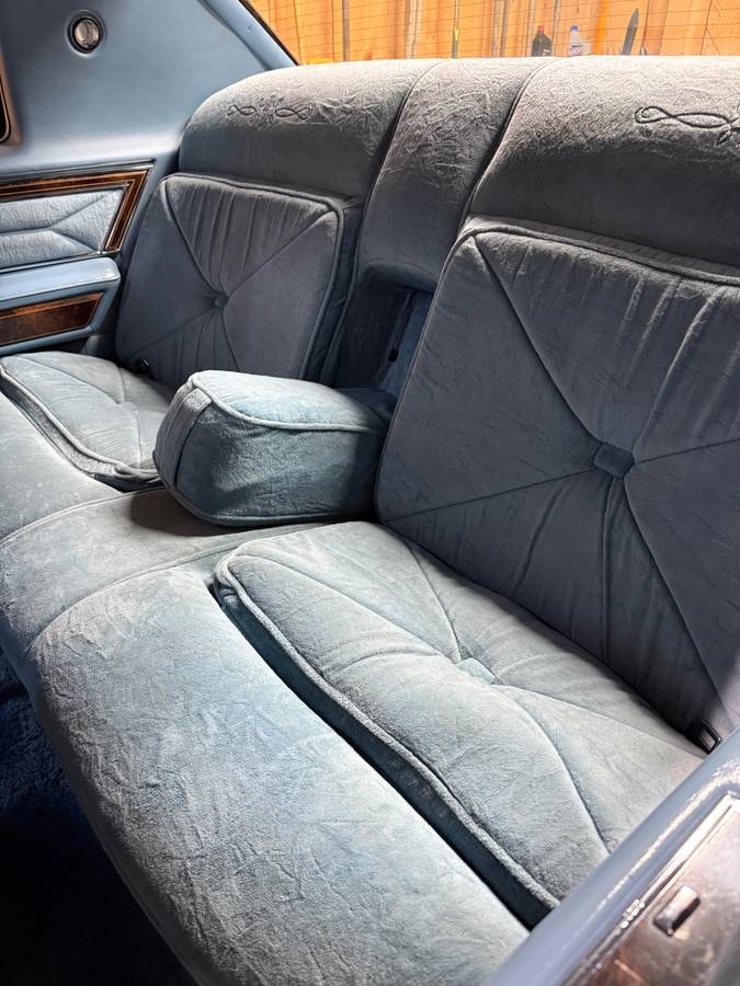 Lincoln-continental-coupe-1978-blue-7
