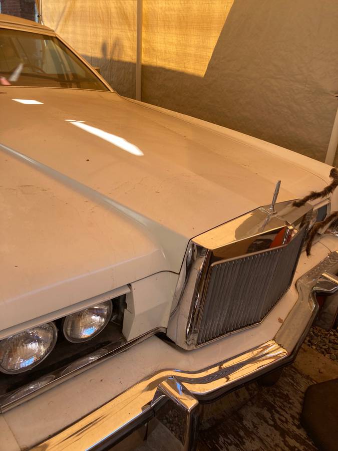 Lincoln-mark-iv-1975-white-3