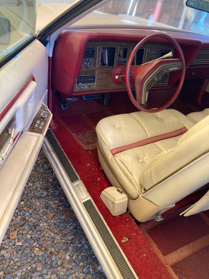Lincoln-mark-iv-1975-white-4