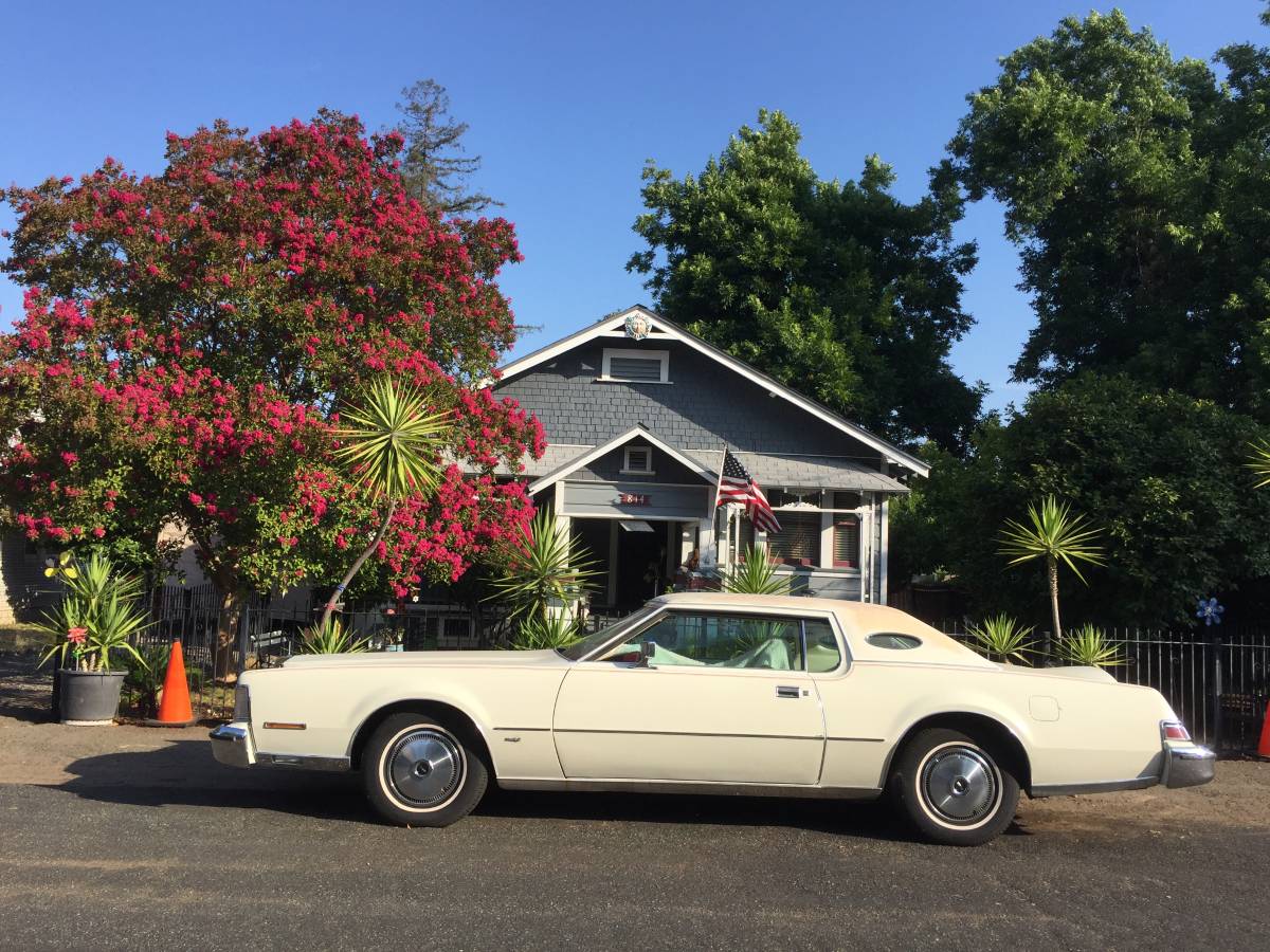 Lincoln-mark-iv-1975-white-8