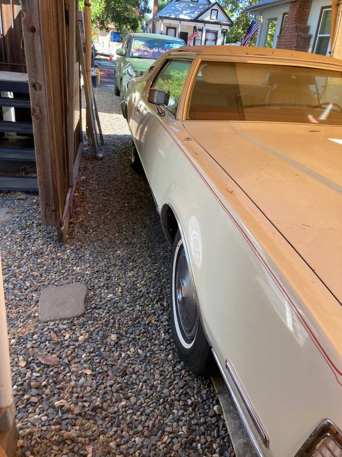 Lincoln-mark-iv-1975-white