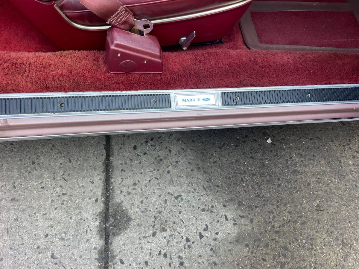 Lincoln-mark-v-1977-red-29