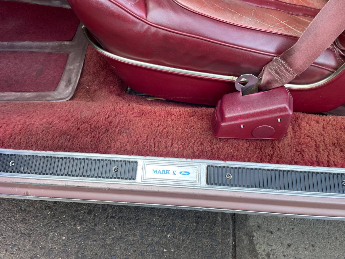 Lincoln-mark-v-1977-red-3