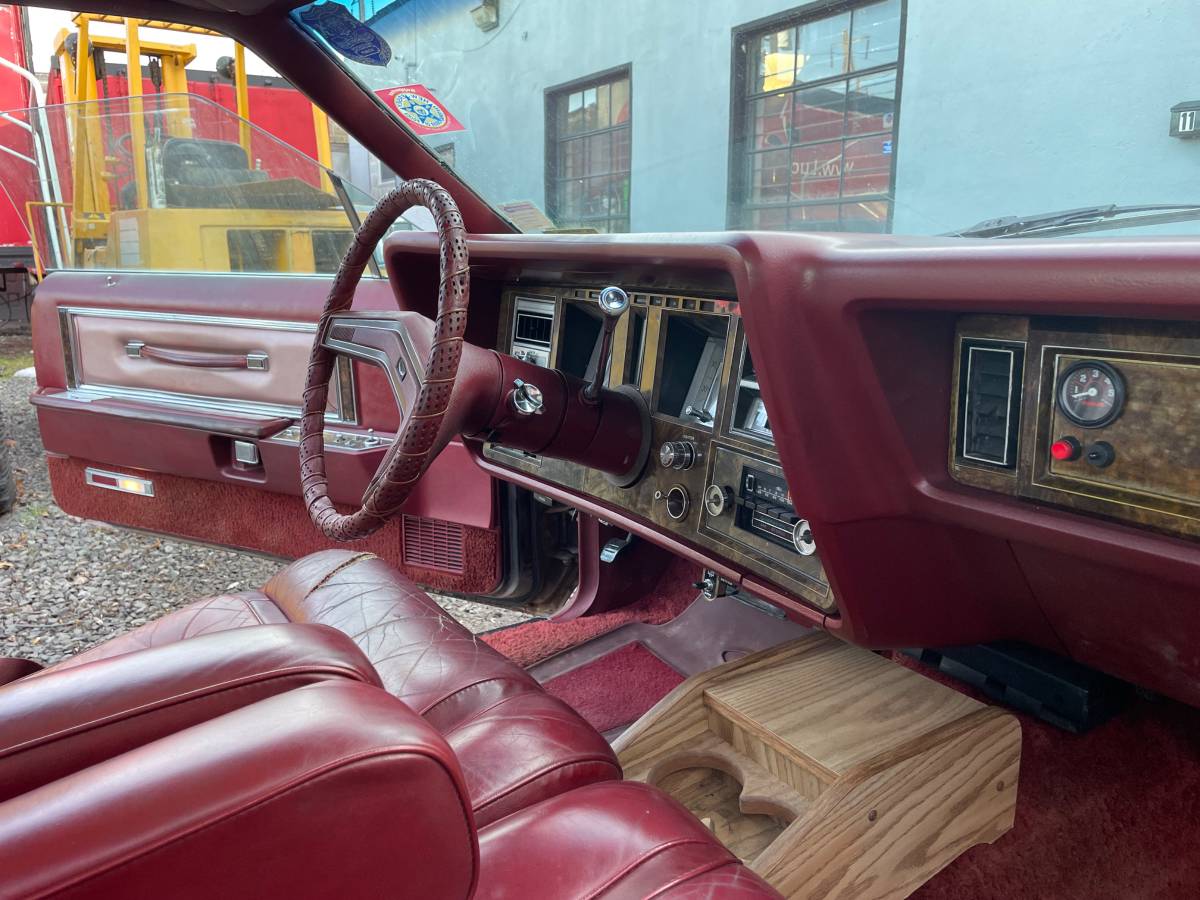 Lincoln-mark-v-1977-red