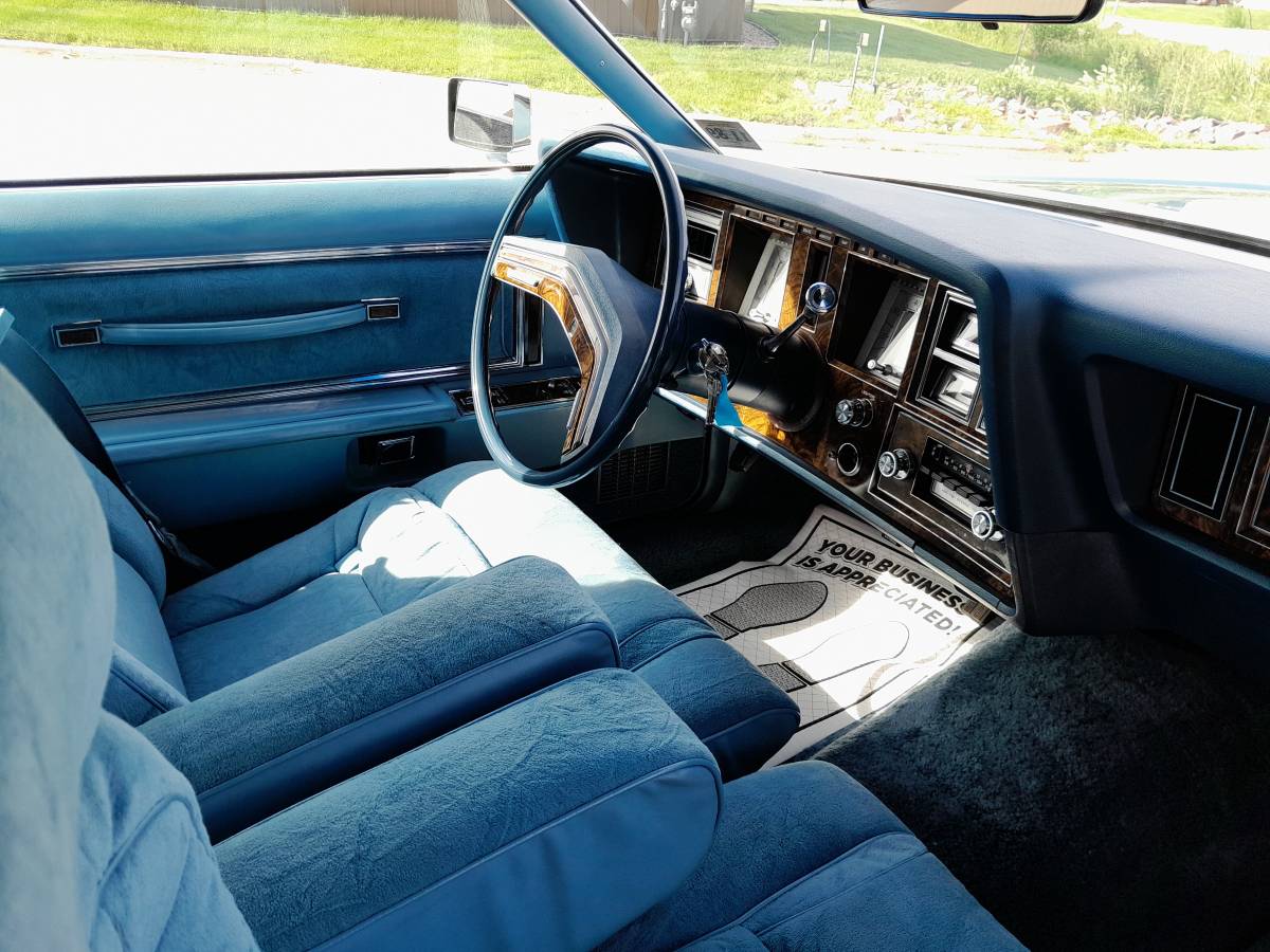 Lincoln-mark-v-1979-3