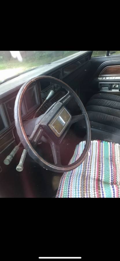 Lincoln-mark-vi-1980-yellow-9